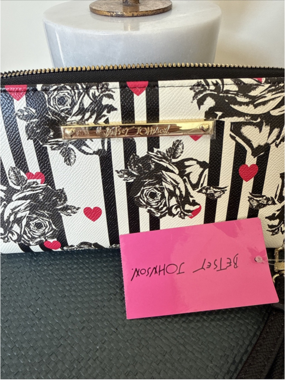 Betsey Johnson Large Zip Wallet Wristlet Black Roses Stripe Pink Hearts White - Picture 1 of 6